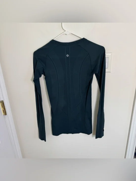 Lululemon Swiftly Tech Long Sleeve Crew
True Navy - Picture 5 of 6